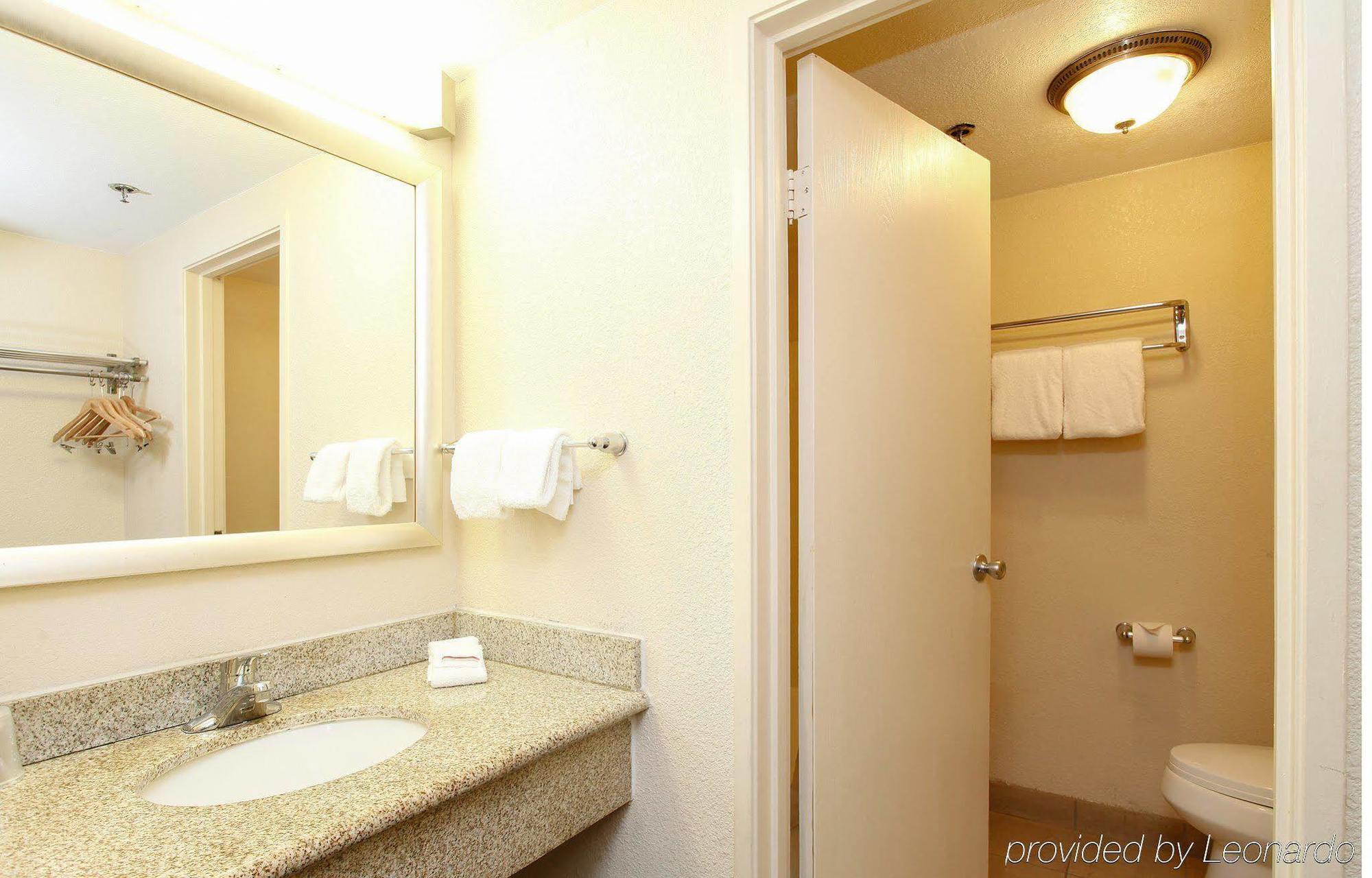 Ontario Airport Executive Inn Extérieur photo